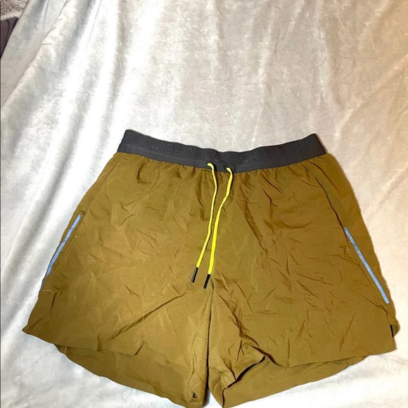 Nike Athletic Shorts (Men’s) - Picture 2 of 6